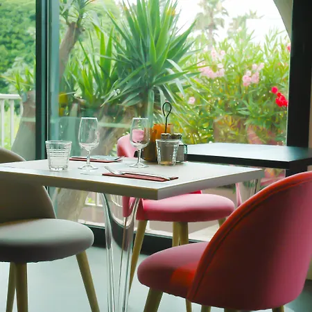 Ibis Styles St Raphael فندق